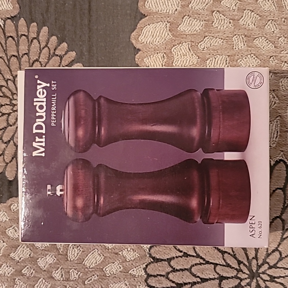 Mr. Drdley Pepper Mill Set